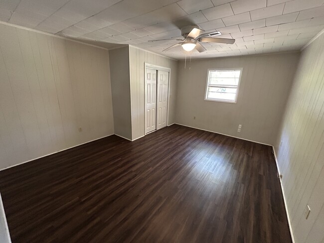 Building Photo - 122 Plaza Dr