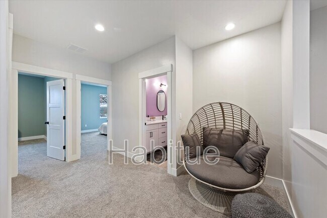 Building Photo - 917 E Bissett St