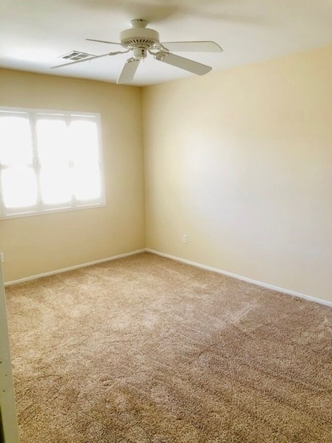 Building Photo - WONDERFUL DUAL MASTER BEDROOM TOWNHOME IN GATED "GREEN VALLEY COMMUNITY!!"