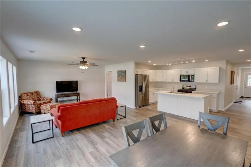 Building Photo - 10248 N Olker Rd