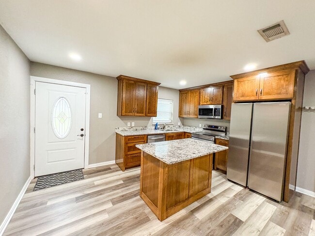 Building Photo - 110 Brewster St