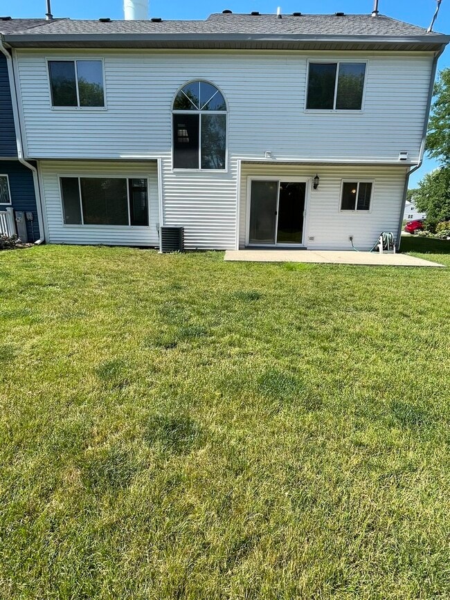 Building Photo - 4440 Larkspur Ln