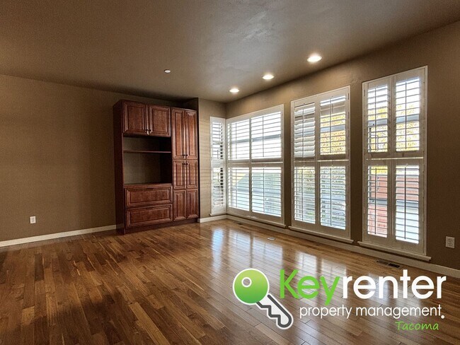 Building Photo - Dream Townhome in Tacoma, WA!