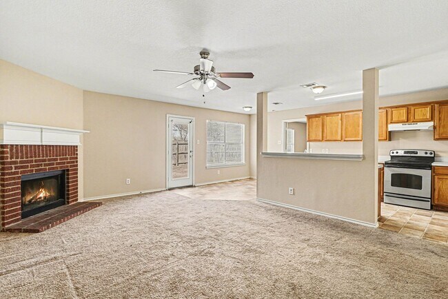 Building Photo - Updated 3-2-2 in Dallas! New Carpet and Paint! Big Yard!