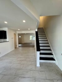 Building Photo - 56 Catherine St