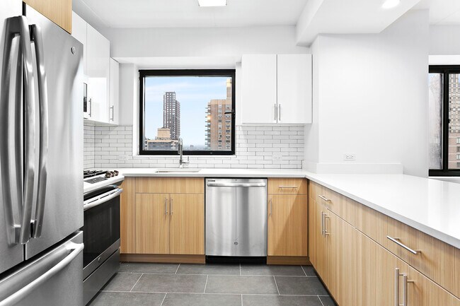Interior Photo - 200 East 87th Street