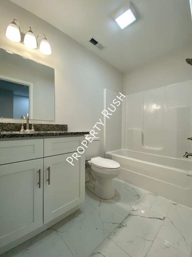 Building Photo - 144 Signal Hills Dr