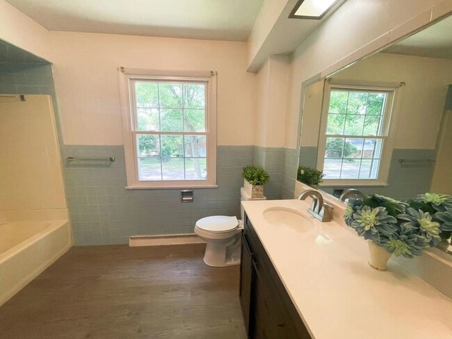 Building Photo - 309 Dorchester Rd