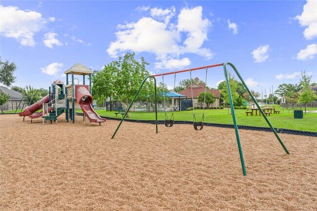 Building Photo - 10115 Willow Crossing Dr