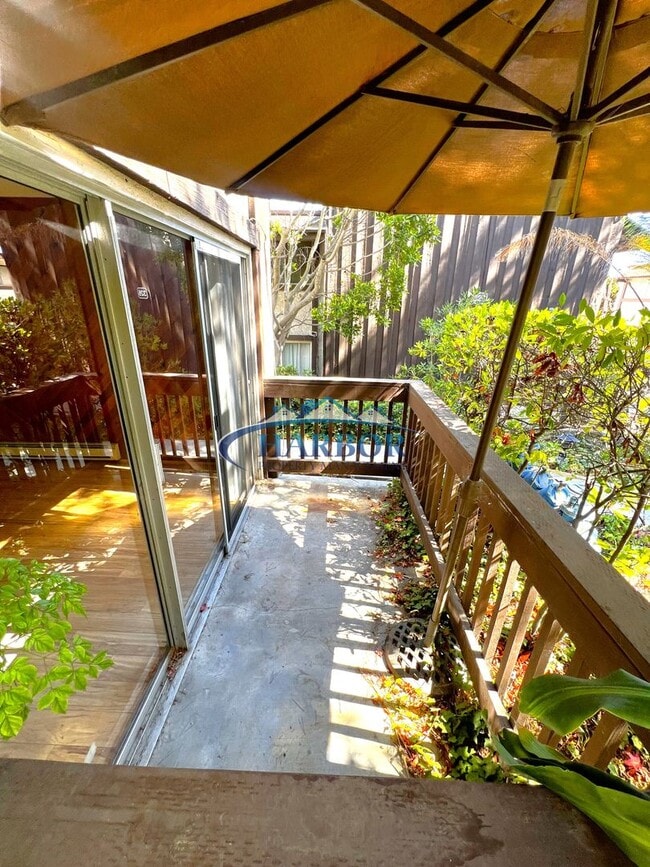 Building Photo - Charming Townhome in the Desirable Mirales...