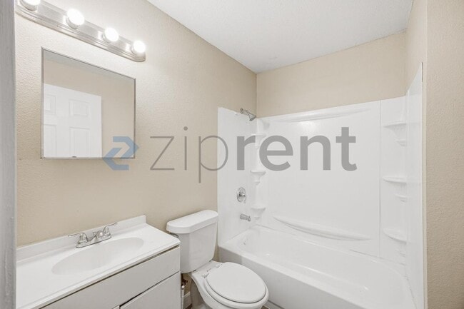 Building Photo - 521 S Polaris