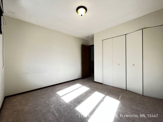 Building Photo - 3br 2ba 2cg ~ Security Deposit Alternative...