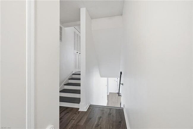 Building Photo - 912 Amherst Ln