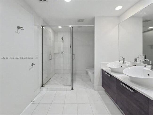 Building Photo - 2950 NE 188th St