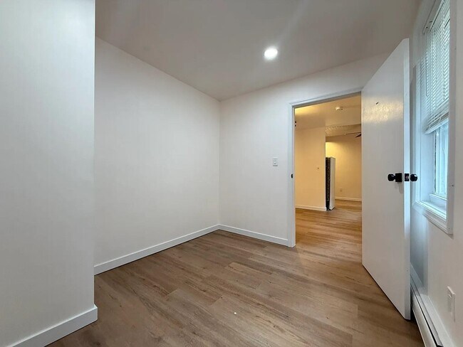 Building Photo - 1919 Willow Ave