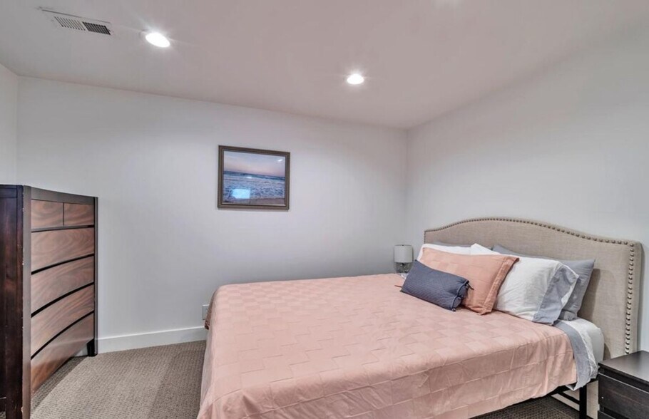 Building Photo - 1628 S 500 E