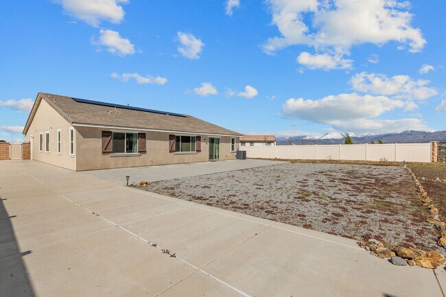 Building Photo - Stunning 4 bedroom 3 bath home in Summer Wind Trail Community