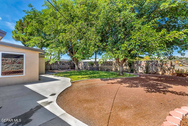 Building Photo - 9208 Shaver Dr