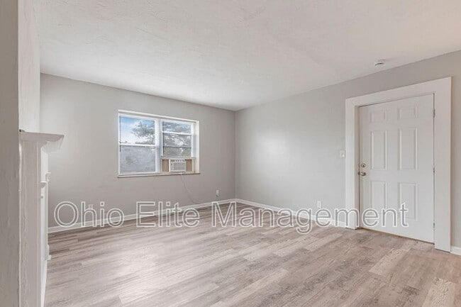 Building Photo - 987 Lilley Ave