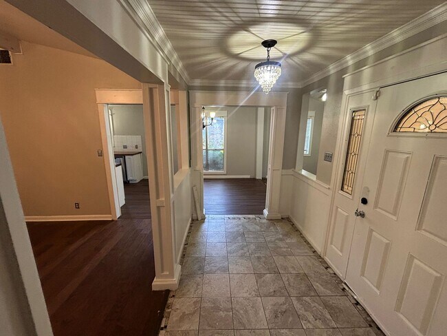 Building Photo - 1006 Holly Hill Ct