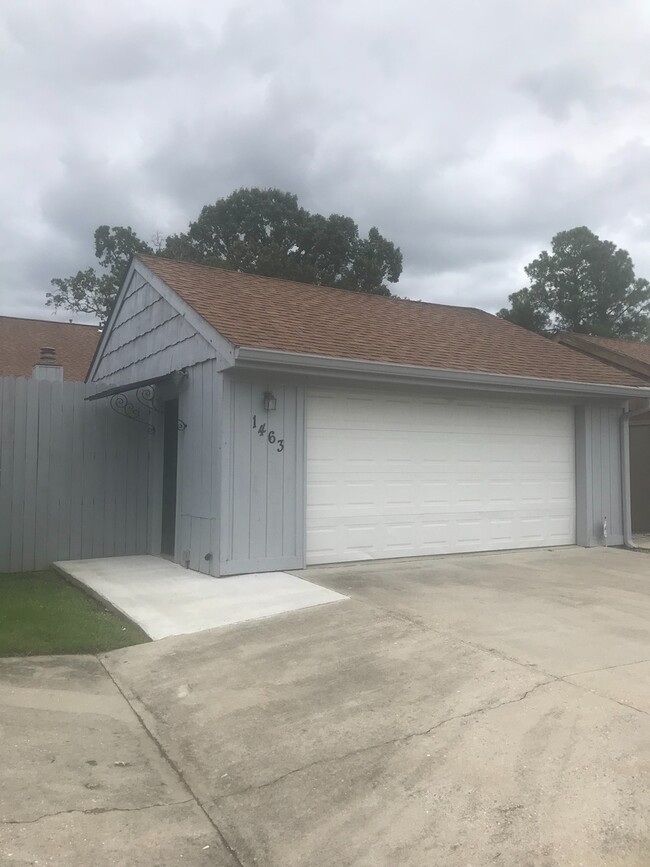 Building Photo - Beautiful renovated two story house