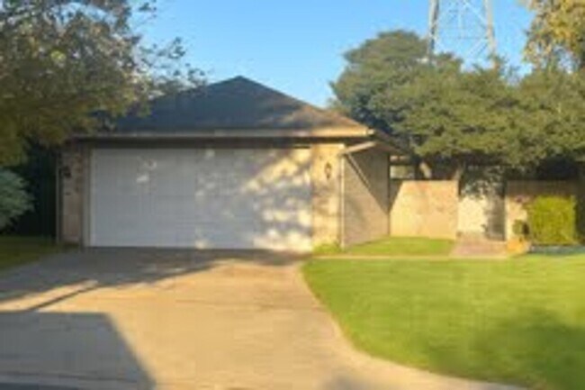 Primary Photo - Charming Duplex!