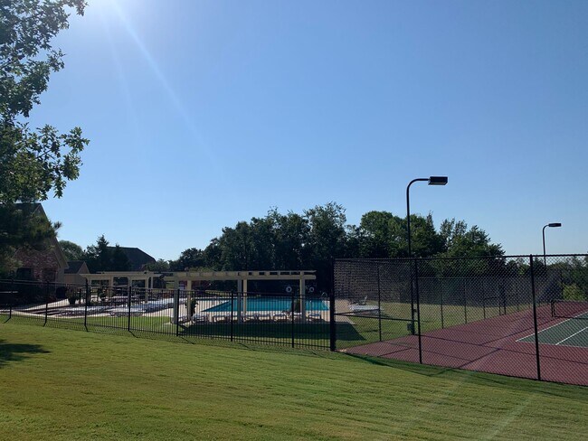 Building Photo - Luxury home in Oak Tree Park with a pool/tennis court/playground/walking trails - Edmond North Hi...