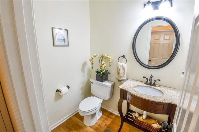 Building Photo - 1865 Oak Tree Hollow