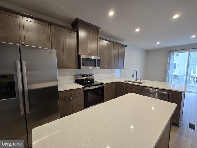 Building Photo - 4928 Dunhaven Dr