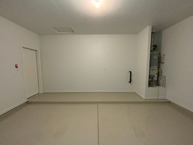 Building Photo - 3 Bedroom Single Story Home Available Near...
