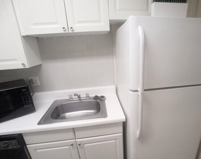 Building Photo - Cozy 1/1 Condo for rent at Wimbledon Park ...