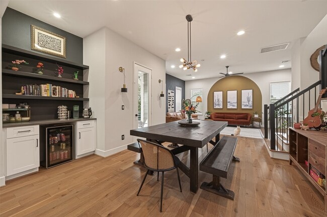 Building Photo - 1113 W 15th 1/2 St