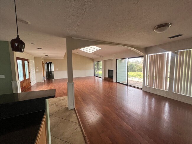 Building Photo - Spectacular 3 bedroom / 2 bath Single Family with a Golf Course!!!