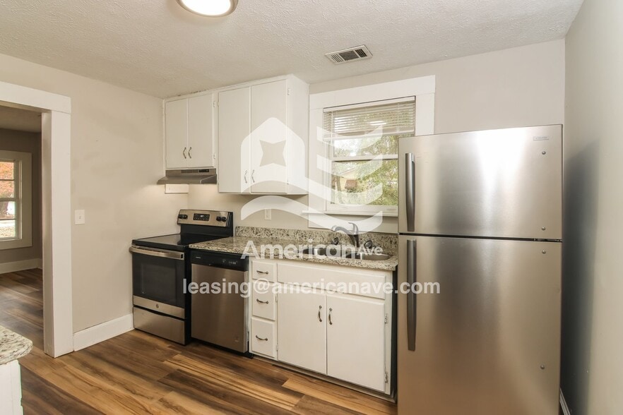 Building Photo - 154 Pine Cir