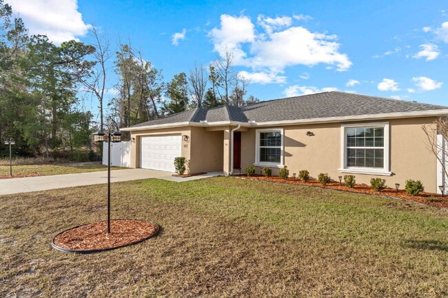 Building Photo - 3BR, 2BA Available Now with Fenced Yard and New Floors, North Marion Oaks