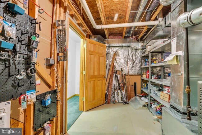 Building Photo - 8142 Tenbrook Dr