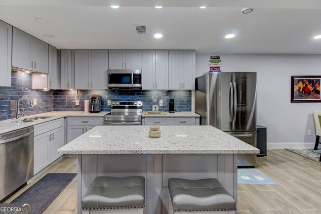 Building Photo - 4915 Lake Forest Dr SE