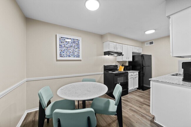 Building Photo - Your Charming 2/1 Apartment in Waxahachie ...
