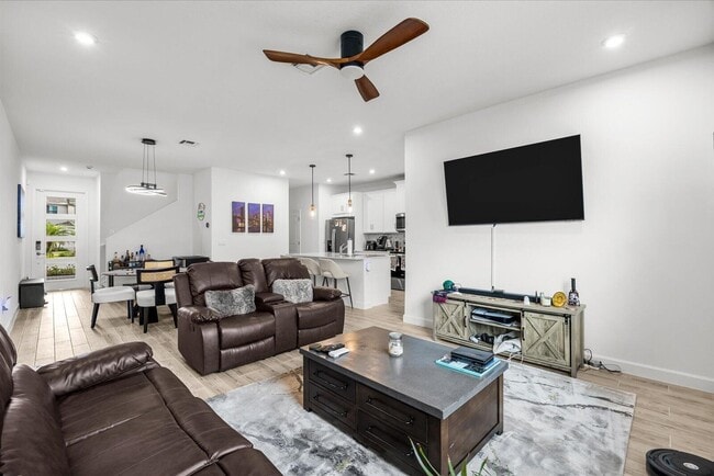 Building Photo - 14042 SW Thorens Dr