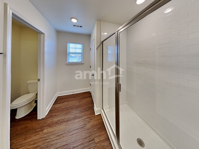 Building Photo - 440 Charity Ln