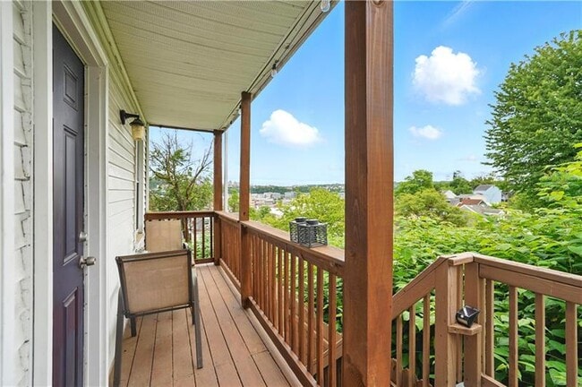 Building Photo - 2511 Mission St