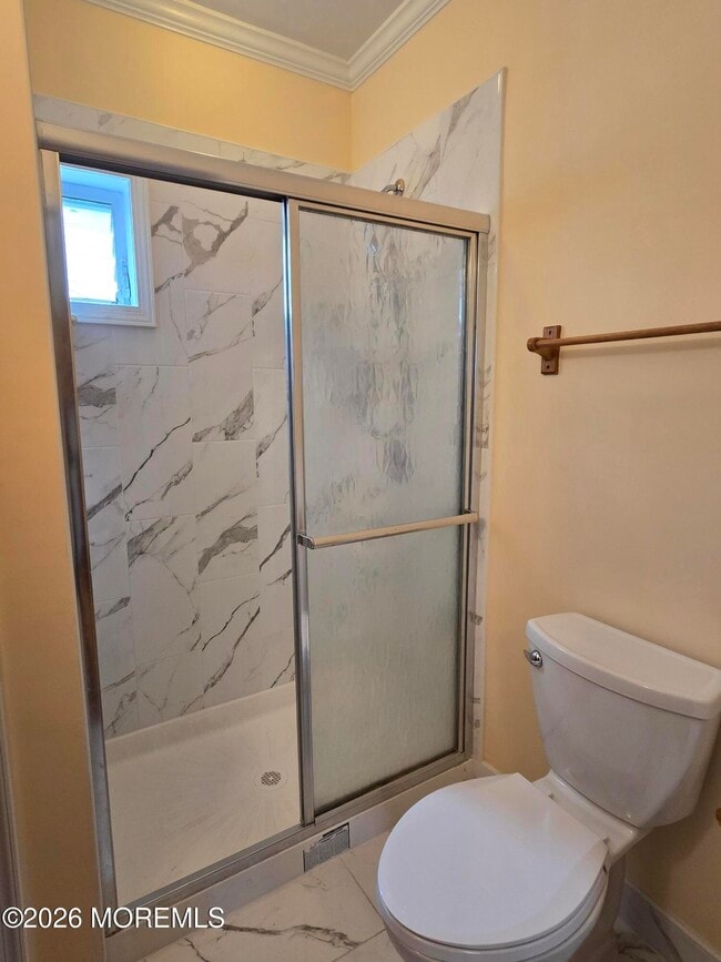 Building Photo - 904 Bergh St