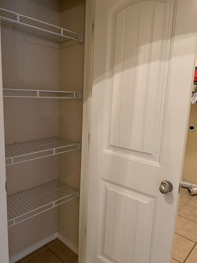 Building Photo - Beautiful Brick 3 Bed 2 Bath for Rent in F...