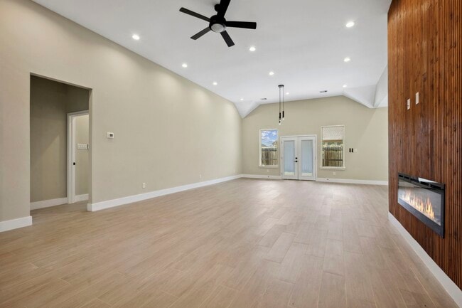 Building Photo - 70 Wyndemere Dr