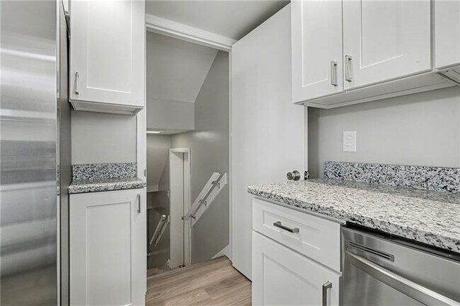 Building Photo - 841 E Lutton St