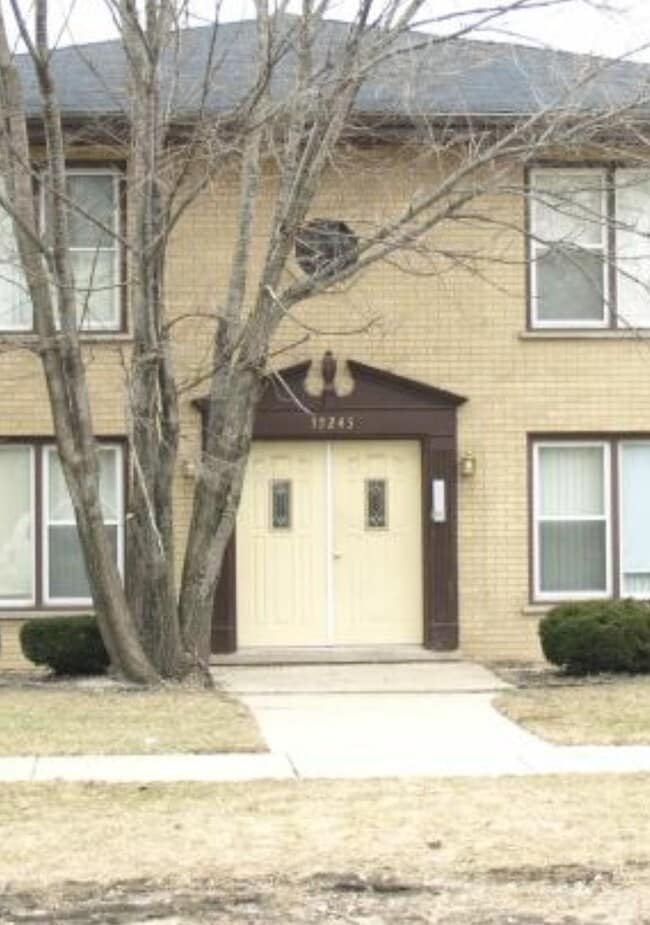 Primary Photo - 15245 Chicago St