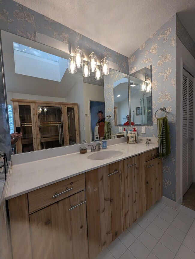 Building Photo - 16461 Riverwind Dr