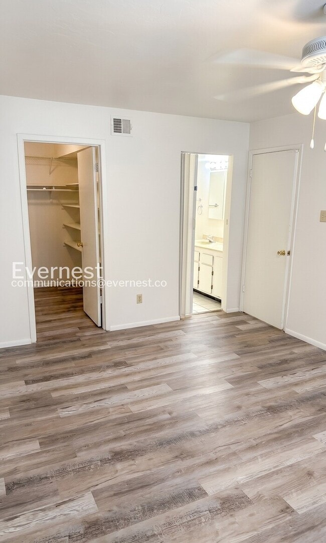 Building Photo - 2 Bed/2 Bath Condo with Modern Amenities / Coming Soon!