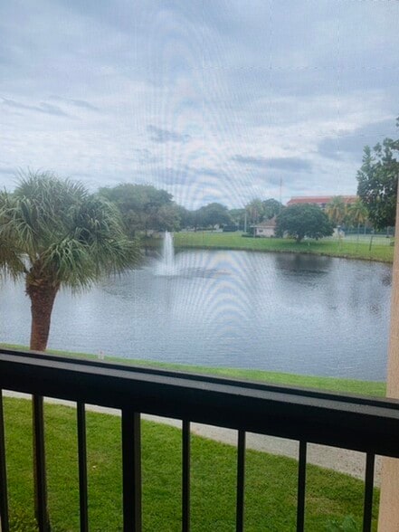 Building Photo - 950 Egret Cir