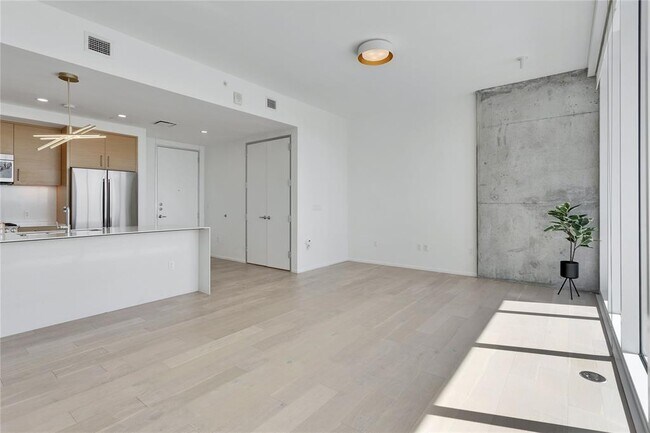 Building Photo - 301 West Ave